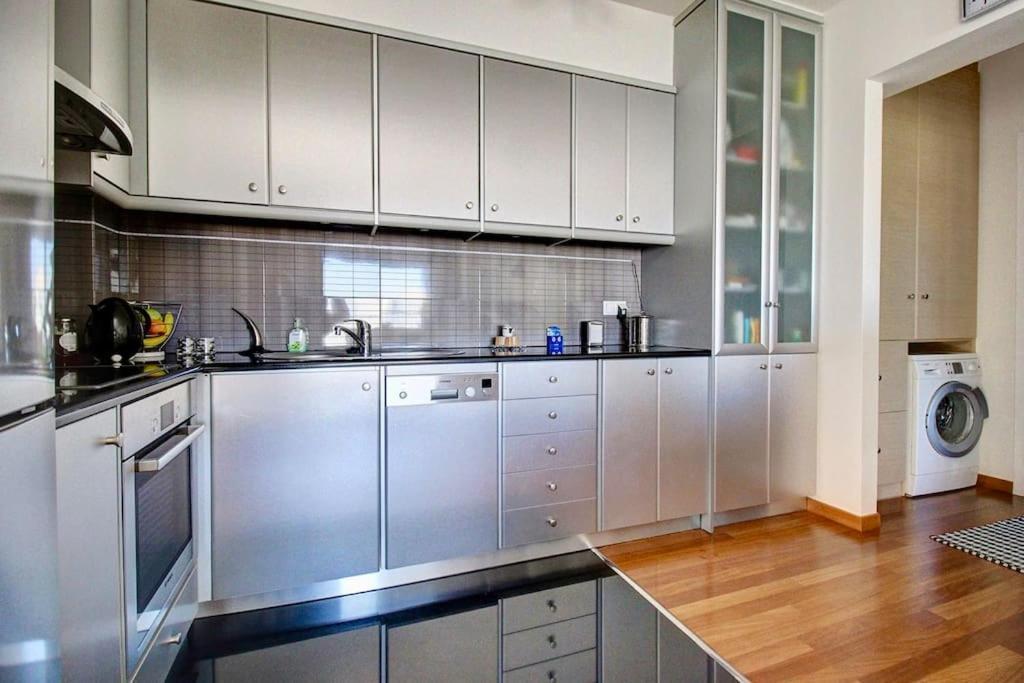 Odyssey Beach Front Apartment Χανιά Εξωτερικό φωτογραφία